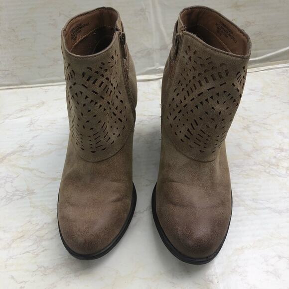 EuroSoft Heeled Ankle Boot Lasercut Shroud Western Tan with Buckles 8M - Picture 5 of 11